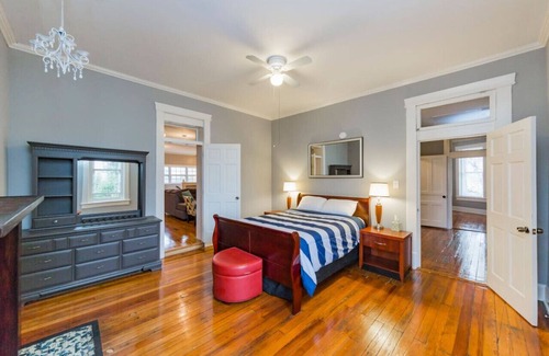 Woodbine House | Entire Mansion for Large Groups Near Downtown Nash