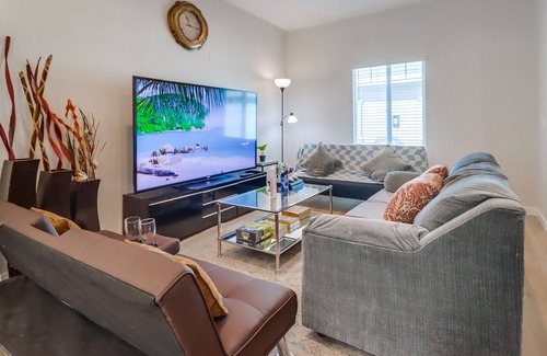 Imperial Beach House | Entire Modern 3BR Home w Garage 5-min to the Beach, 15-min to San Diego Downtown