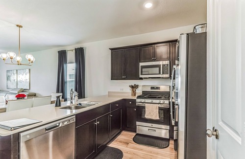 Del Valle House | Entire modern home, 4BR/2.5B, Near Airport & COTA