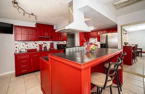 Yuma House | Entire Modern house with 5 rooms, pool and gym !