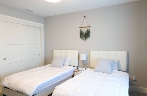 Vancouver House | Entire Newly Built Townhome in Vancouver, WA