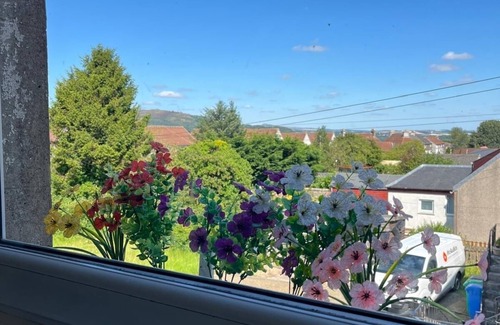 Kelty Apartment | Entire Pet Friendly Apartment- Self Check In/Out