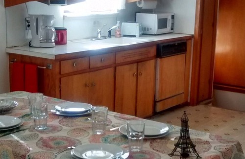 Detroit House | Entire pet friendly single home. 3 Bedrooms.Sleeps up to 10 people.