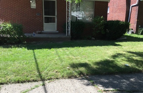 Detroit House | Entire pet friendly single home. 3 Bedrooms.Sleeps up to 10 people.