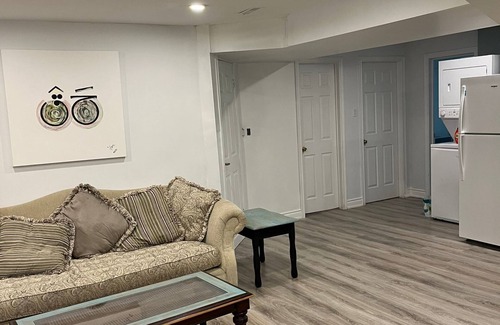 Central Erin Mills House | Entire Place - 3BR/3Beds/2WR