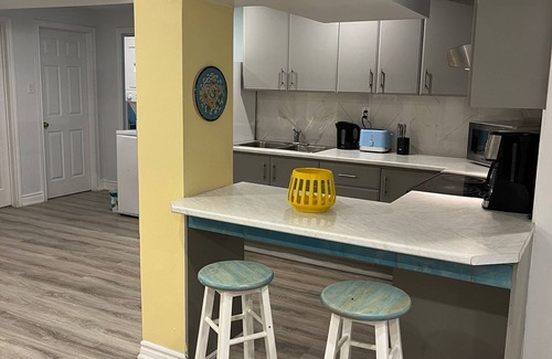 Central Erin Mills House | Entire Place - 3BR/3Beds/2WR