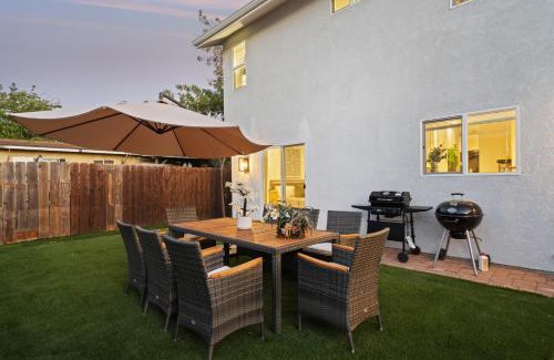 Bostonia House | Entire Private 3BR - 2Bth w Yard, Parking, King Bed, Hot Tub