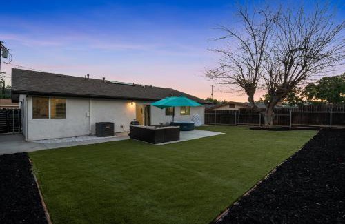 El Cajon House | Entire Private 4BR-2Bth, Hot Tub, King Bed, Garage, Gated Backyard, Available Now