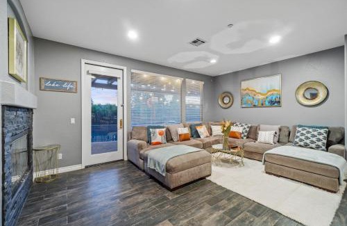 Fallbrook House | Entire Private 5-BR Villa w Pool, Spa, Nature, 3000 sq ft, Private Rental, Available Now