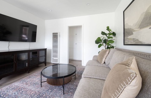 Los Alamitos House | Entire Private Comfortable Clean 3 Bedroom Home