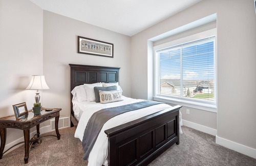 Perry House | ❤️ Entire Private Home - Hot tub - Garage - Gas Fireplaces - Air Hocky Table