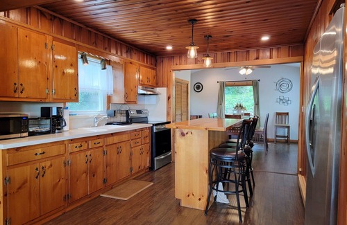 Lake Hopatcong House | Entire Private Lakefront Cottage Home on Lake Hopatcong + Kayaks and Pedalboat