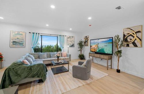 El Cajon House | Entire Private Pool, Big Yard, View, 4BR, King Bed, 10 Parking, Available Now
