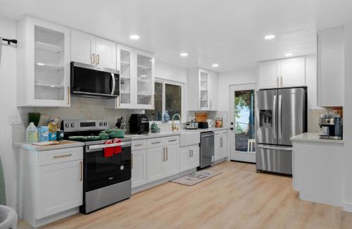 El Cajon House | Entire Private Pool, Big Yard, View, 4BR, King Bed, 10 Parking, Available Now