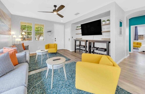 West Sacramento House | Entire Randolph Home · Sun-filled & Stylish | Mins to Downtown | Parking