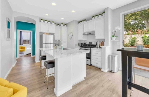 West Sacramento House | Entire Randolph Home · Sun-filled & Stylish | Mins to Downtown | Parking