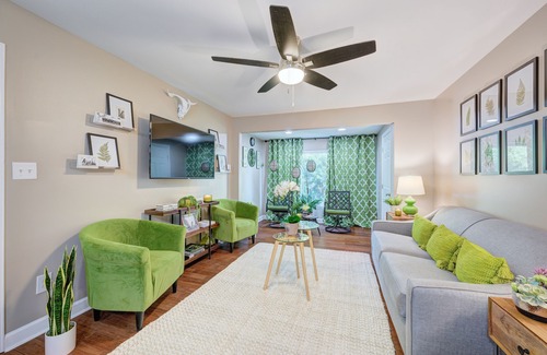 Glen Iris Condo | Entire renovated condo in gated community for you