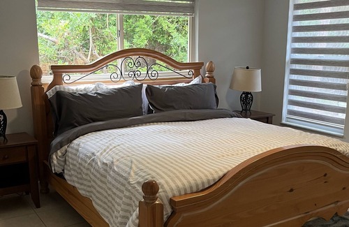 Englewood East Villa | Entire rental Unit 10 minutes from Englewood Beach