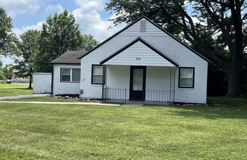 Maryville House | Entire residential home-walking distance to NWMSU