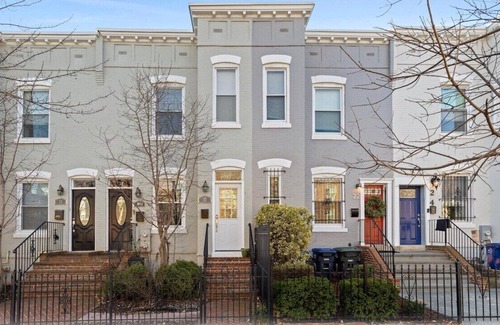 Eckington House | Entire Rowhome in Northwest Washington (Free Parking Spot Included)