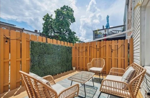 Eckington House | Entire Rowhome in Northwest Washington (Free Parking Spot Included)