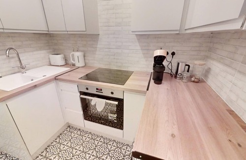 Manchester Apartment | Entire serviced apartment in Prestwich. On the doorstep of Heaton Park!