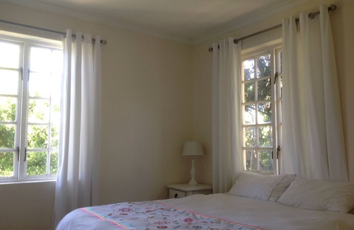Summerstrand Cottage | Entire Spacious Flatlet To Yourself 1.5km away from the stunning beachfront
