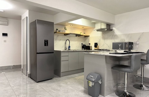 Swiss Cottage Apartment | Entire Spacious studio apartment