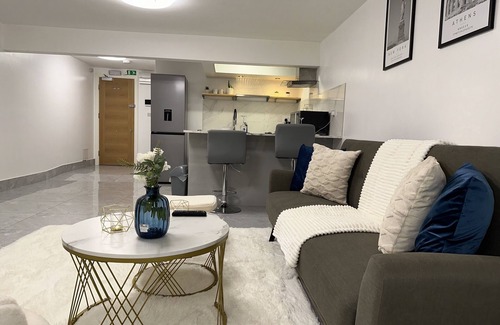Swiss Cottage Apartment | Entire Spacious studio apartment