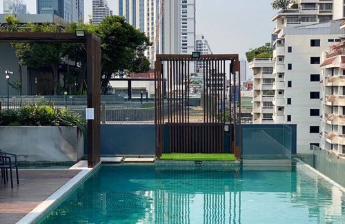 Bangkok Central Business District Condo | Entire Apartment 3 Beds 2 Bathrooms for 6Pax near BTSAsoke/Terminal21