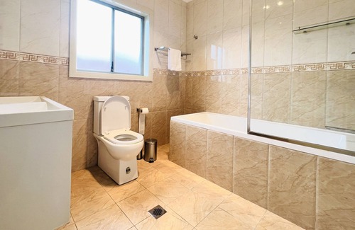 Lakemba House | Entire Top Level of House 7 beds, 3 bathrooms 4x Large rooms
