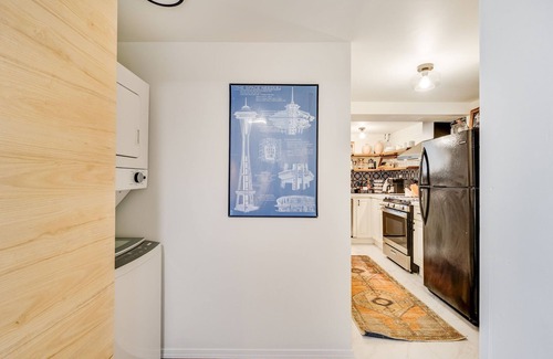 University District House | Entire Upgraded Historical House 7-bedroom 6 bathroom in U District with AC