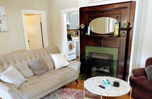 Dundee-Happy Hollow Historic District Apartment | Entire Upscale 1Queen-2Full Apartment 💙 A+ Dundee Area 💙 Private Porch
