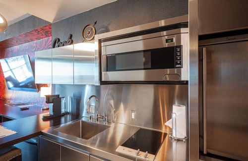 Las Vegas Hotel | Entire Vegas King bed, balcony suite. Marble bath spa tub, 70"/55" smart TVs