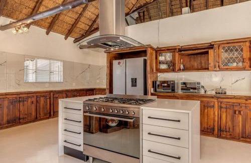 Greater Johannesburg Metropolitan Area House | Entire Villa in Bryanston