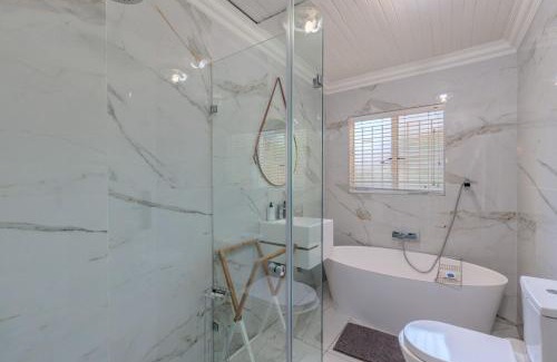 Greater Johannesburg Metropolitan Area House | Entire Villa in Bryanston