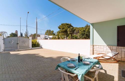 Tuglie Apartment | Entrance, living room, kitchen, 3 spacious rooms, 4p bedroom, 2 bathrooms, garden, place car