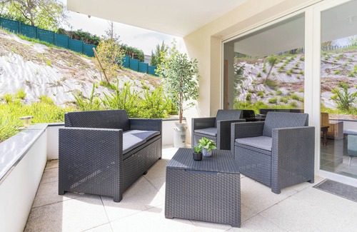 Cruseilles Apartment | Entre 3 Lacs - Centre Ville Calme, Grande Terrasse, Wifi Gratuit, Tout Équipé
