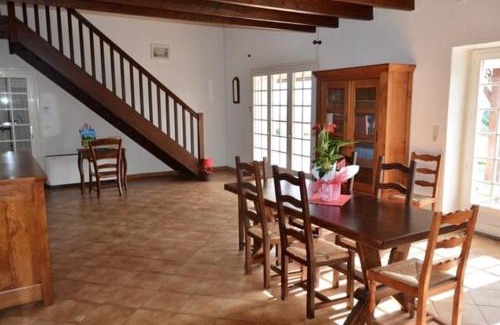 La Celle-sous-Gouzon House | Entre Lot et Dordogne maison 10 personnes avec piscine