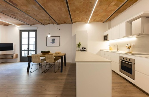 Old Town Apartment | Entresol B - Holiday Apartment Rental in Girona | Bravissimo