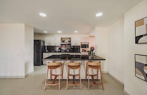 Lalinde Apartment | EP| Modern Apt W/AC, Workspace, Pool, Balcony