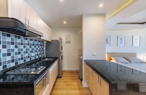 La Aguacatala Apartment | |EP| Modern Loft W/AC, Workspace, and Scenic Views