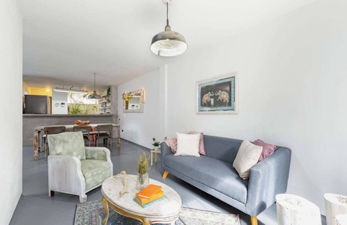 Manrique Apartment | |EP| Provenza Paradise: Apt w/Balcony, Desk