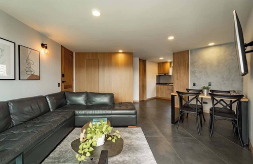 Los Naranjos Apartment | |EP| Spacious 2BR Apt Near Tesoro Mall, ACs,Gym