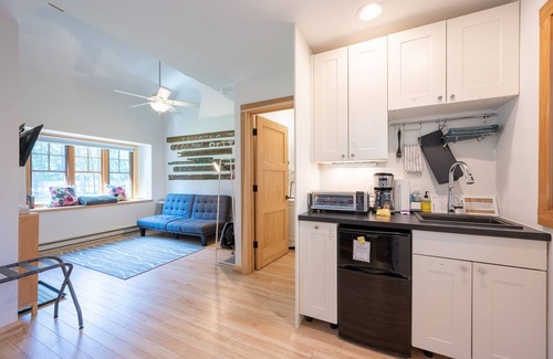 Ephraim House | Ephraim Fall Escape | Walk to Bay, Shops & Wilson’s