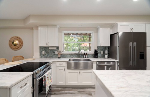 Clearwater House | Epic 5BR w/Mini Golf + Heated Pool + Game Room