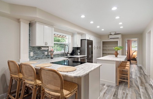 Clearwater House | Epic 5BR w/Mini Golf + Heated Pool + Game Room