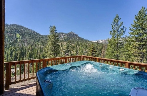 Alpine Meadows House | Epic Alpine Meadows Views! Newly Remodeled Home with Hot Tub