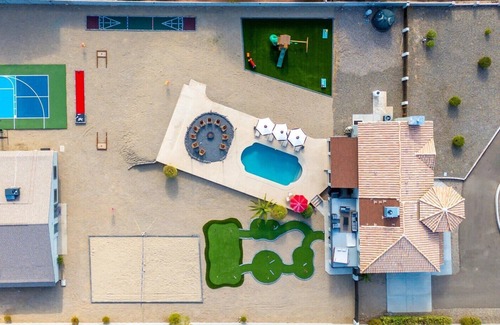 Peoria House | Epic AZ Stay: Pickleball, Putt Putt, Pool & More