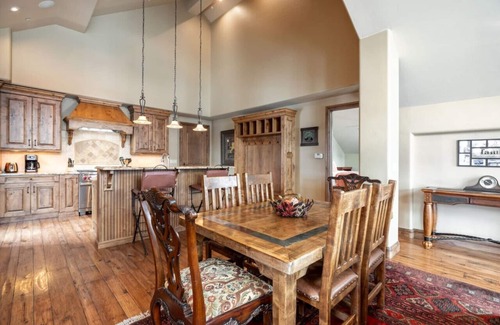 Avon House | Epic BC Views! Premium 2BD Penthouse - A/C, Pool, Hot Tub
